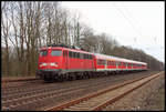 110362 fährt hier zum nächsten Halt in Richtung Münster am 2.4.2006 um 11.48 Uhr in den Bahnhof Natrup Hagen ein.