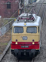 Die Elektrolokomotive E10 1309 konnte ich Mitte März 2021  in Wuppertal-Unterbarmen ablichten.