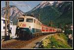 Lange Zeit kamen auch Loks der Reihe 110 planmäßig über die Mittenwaldbahn nach Innsbruck. Am  16.05.2002 hat 110 306 mit R5401 schon das Stadtgebiet erreicht und ist zwischen Innsbruck Hötting und Innsbruck Westbahnhof zu sehen.