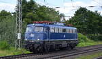 TRI Train Rental International GbR, Eckental-Eschenau mit  110 428-0  (NVR:  91 80 6110 428-0 D-TRAIN ) am 05.07.22 Vorbeifahrt Bahnhof Dedensen/Gümmer.