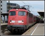110 446, welche mittlerweile nicht mehr im Dienste steht, bespannt am 18.8.13 einen RE nach Stuttgart, hier in Ludwigsburg.