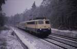 110437 mit E 3377 nach Bremen am 3.12.1988 um 11.55 Uhr im Wald zwischen Ostercappeln und Vehrte.