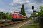 110 169-0 mit Fußballsonderzug aus Hamburg Altona nach Bochum Hbf mit 2 N-Wagen und 13 Euroexpresswagen in Bochum Riemke.