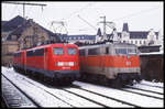 110210 und 111119 am 13.2.1999 im HBF Bielefeld.