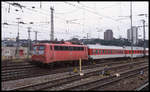 110185-6 erreicht hier am 14.08.1999 um 8.57 Uhr mit dem Nachtzug aus Binz den HBF Stuttgart.