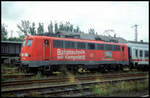 110169-0 mit Bahntechnik Werbung ist hier mit einer IC Garnitur am 25.8.2006 im Bahnhof Altenbeken angekommen.