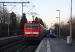 Ein Nachschuss von der 111 113 DB schiebt den RE4 aus Aachen-Hbf nach Dortmund-Hbf und kommt aus Richtung Aachen-Hbf,Aachen-Schanz,Aachen-West,Laurensberg,Richterich,Kohlscheid,Herzogenrath,Palenberg,Zweibrüggen,Frelenberg,Geilenkirchen,Süggerrath,Lindern,Brachelen,Hückelhoven-Baal,Baal und hält in Erkelenz und fährt dann weiter in Richtung Herrath,Beckrath,Wickrath,Rheydt-Hbf,Mönchengladbach-Hbf. Aufgenommen vom Bahnsteig 2 in Erkelenz. 
Bei schönem Sonnenschein am Abend vom 15.3.2017.