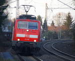 111 116 DB kommt mit dem RE4 Verstärkerzug von Düsseldorf-Hbf nach Aachen-Hbf und kommt aus Richtung Neuss-Hbf,Mönchengladbach-Hbf,Rheydt-Hbf,Wickrath,Beckrath,Herrath und fährt in Erkelenz ein und fährt dann weiter in Richtung Baal,Hückelhoven-Baal,Brachelen,Lindern,Süggerrath,Geilenkirchen,Frelenberg,Zweibrüggen,Übach-Palenberg,Rimburg,Finkenrath,Hofstadt,Herzogenrath, Kohlscheid,Richterich,Laurensberg,Aachen-West,Aachen-Schanz,Aachen-Hbf. 
Aufgenommen vom Bahnsteig 1 in Erkelenz. 
Bei schönem Sonnenschein am Abend vom 15.3.2017.