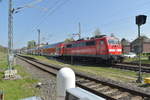 Bei der Ausfahrt in Lindern ist hier die 111 115 mit einem RE4 nach Aachen Hbf zu sehen.