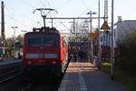 Ein Nachschuss von der 111 115 DB schiebt den RE4 Verstärkerzug aus Düsseldorf-HBf nach Aachen-Hbf und kommt aus Richtung