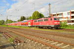 111 098-0 mit Sonnenschaden im Lack.....gegen das Rot der Dostockwagen wirkt die Lok doch sehr verschossen. Rheydt Hbf Einfahrt eines RE4 am Abend des 8.5.2017