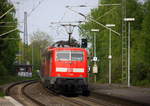 Ein Nachschuss von der 111 093 DB schiebt den RE4 aus Aachen-Hbf nach Dortmund-Hbf und kommt aus Richtung
