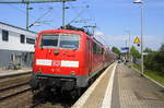 Ein Nachschuss von der 111 111 DB schiebt den RE4 aus Aachen-Hbf nach Düsseldorf-Hbf und kommt aus Richtung