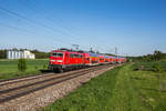 111 180 fährt mit einem RE bei Batzhausen in Richtung Nürnberg, aufgenommen am 17.