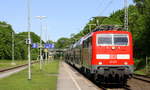 111 127 DB kommt mit dem RE4 von Dortmund-HBf nach Aachen-Hbf und kommt aus Richtung Neuss-Hbf,Mönchengladbach-Hbf,Rheydt-Hbf,Wickrath,Beckrath,Herrath,Erkelenz,Baal,Hückelhoven-Baal,Brachelen und fährt in Lindern ein und fährt dann weiter in Richtung Süggerath,Geilenkirchen,Frelenberg,Zweibrüggen,Übach-Palenberg,Rimburg,Finkenrath,Hofstadt,Herzogenrath, Kohlscheid,Richterich,Laurensberg,Aachen-West,Aachen-Schanz,Aachen-Hbf. 
Aufgenommen vom Bahnsteig 2 in Lindern. 
Bei schönem Sonnenschein am Nachmittag vom 15.5.2017.