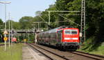 Ein Nachschuss von der 111 129 DB schiebt den RE4 aus Aachen-Hbf nach Dortmund-Hbf und kommt aus Richtung Aachen-Hbf,Aachen-Schanz,Aachen-West,Laurensberg,Richterich,Kohlscheid,Herzogenrath,Hofstadt,Finkenrath,Rimburg,Übach-Palenberg,Zweibrüggen,Frelenberg,Geilenkirchen,Süggerath und hilt in Lindern und fährt in Richtung Brachelen,Hückelhoven-Baal,Baal,Erkelenz,Herrath,Beckrath,Wickrath,Rheydt. Aufgenommen vom Bahnsteig 2 in Lindern. Bei schönem Sonnenschein am Nachmittag vom 15.5.2017