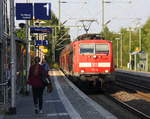 111 112 DB kommt mit einem RE4 Verstärkerzug von Düsseldorf-Hbf nach Aachen-Hbf und kommt aus Richtung Neuss-Hbf,Mönchengladbach-Hbf,Rheydt-Hbf,Wickrath,Beckrath,Herrath und fährt