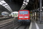 Ein Nachschuss von der 111 011-3 DB  steht mit dem RE4 von Aachen-Hbf nach Dortmund-Hbf.