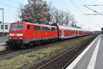 111 150-9 mit einem RE4 nach Aachen Hbf in Korschenbroich am Sonntag den 14.1.2018