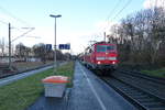 111 158 DB kommt mit dem RE4 Verstärkerzug von Düsseldorf-Hbf nach Aachen-Hbf und kommt aus Richtung Neuss-Hbf,Mönchengladbach-Hbf,Rheydt-Hbf,Wickrath,Beckrath,Herrath und fährt in