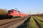 111 216-8 DB mit einem Regionalexpress bei Thüngersheim am 06.04.2018