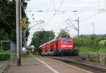 Ein Nachschuss von der 111 122 DB schiebt den RE4 aus Aachen-Hbf nach Dortmund-Hbf und kommt aus Richtung Aachen-West,Laurensberg,Richterich, und fährt durch Kohlscheid in Richtung Herzogenrath,Mönchengladbach,Neuss. 
Aufgenommen vom Bahnsteig 2  in Kohlscheid. 
Bei Sommerwetter am Nachmittag vom 31.5.2018.