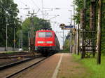 Ein Nachschuss von der 111 149 DB schiebt den RE4 aus Aachen-Hbf nach Dortmund-Hbf und kommt aus Richtung Aachen-West,Laurensberg,Richterich, und fährt durch Kohlscheid in Richtung Herzogenrath,Mönchengladbach,Neuss.
Aufgenommen vom Bahnsteig 1 in Kohlscheid. 
Am 12.6.2018.