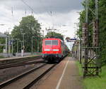 Ein Nachschuss von der 111 118 DB schiebt den RE4 aus Aachen-Hbf nach Dortmund-Hbf und kommt aus Richtung Aachen-West,Laurensberg,Richterich, und fährt durch Kohlscheid in Richtung
