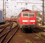 111 016-2 fhrt als RB 48  Rhein-Wupper-Bahn  in den Klner Hbf ein.