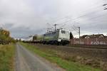 RailAdventure 111 215-0 mit Flachwagen und dazwischen SBB Bombardier IC Doppelstockwagen am 24.10.18 bei Rodenbach Main Kinzig Kreis