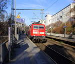 111 121 DB kommt mit dem RE4 von Dortmund-HBf nach Aachen-Hbf und kommt aus Richtung Rheydt,Wickrath,Beckrath,Herrath,Erkelenz,Baal,Hückelhoven-Baal,Brachelen,,Lindern,Süggerath,Geilenkirchen,Frelenberg,Zweibrüggen,Übach-Palenberg,Rimburg,Finkenrath,Hofstadt,Herzogenrath, Kohlscheid,Richterich,Laurensberg,Aachen-West und fährt in Aachen-Schanz ein und hält in Aachen-Schanz und fährt dann weiter in Richtung Aachen-Hbf. 
Aufgenommen vom Bahnsteig von Aachen-Schanz.
Bei schönem Winterwetter am Kalten Mittag vom 19.1.2019.