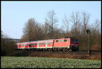 111152 legt sich hier am 23.01.2005 mit ihrem RB aus Münster kommend an der Landesgrenze NRW zu Niedersachsen bei Natrup Hagen in die Kurve.