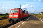 BR 111-125 fährt mit RE 4 am 21.07.2019 in Neuss HBF ein