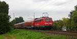 Ein Nachschuss von der 111 062-6 DB schiebt den RE4 aus Aachen-Hbf nach Dortmund-Hbf und kommt aus Richtung Aachen-West,Laurensberg,Richterich,Kohlscheid die Kohlscheider-Rampe hinunter nach Herzogenrath. 
Aufgenommen von einem Weg in Herzogenrath im Wurmtal.
Bei Wolken am Nachmittag vom 3.9.2019.