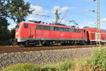 Auch die gute alte 111 011 fördrte einen RE4 am Donnerstag den 12.9.2019 bei Kleinenbroich gen Aachen.