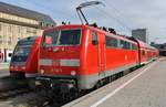 111 130-1 trifft am 12.01.2018 mit dem RE4859 von Nürnberg Hauptbahnhof im Münchener Hauptbahnhof auf 612 624-6 als RE57590 nach Kempten(Allgäu) Hauptbahnhof.