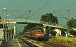 Einige Zeit verkehrten n-Wagen als Ersatzgarnitur für einen ET440 auf einem Umlauf des Donau-Isar-Express. 111 017 und 111 200 donnerten früh am morgen des 19.7.2013 durch Pulling München entgegen.