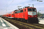 Die Baureihe 111 war die einzige, welcher das Farbschema  Orientrot mit lichtgrauer Kontrastfläche  gut stand.