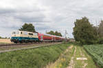 111 174 der Deutschen Bahn AG war am 08. Juli 2020 mit dem Regionalexpress 10420 von Dortmund Hauptbahnhof nach Aachen Hauptbahnhof unterwegs, hier kurz hinter dem Bahnhof zu Lindern. Der Zug endete, auf Grund einer Verspätung von rund 55 Minuten, vorzeitig in Geilenkirchen.