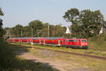 111 191 der Deutschen Bahn AG war am 13. Juli 2020 mit dem Regionalexpress 10428 von Dortmund Hauptbahnhof nach Aachen Hauptbahnhof unterwegs, hier bei der Einfahrt in den Bahnhof zu Lindern.