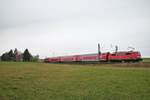 DB Reggio 111 100-4 mit drei Doppelstockwagen und 111 108-7 als BR 442 Ersatzgarnitur am 04.12.20 in Ostheim bei Nidderau