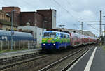 In Kochendorf ist die 111 074 zusehen am Sonntag den 19.2.2023 mit dem RE8 Ersatzzug gen Stuttgart.