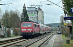 In Rosenberg Baden ist am Sonntagvormittag die 111 191 mit ihrem RE8 Ersatzzug nach Stuttgart vors Objektiv geraten.