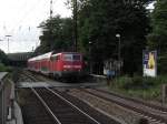 Nachschuss auf die in Fahrtrichtung Wanne-Eickel schiebende 111 014-7 mit Doppelstockzug in Recklinghausen Sd am 07.06.2005.