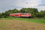 Im August 2023 war die Centralbahn noch mit Ersatzzügen auf der RB49 zwischen Hanau und Gießen unterwegs. DB 111 197-0 erreicht hier in Kürze Bruchköbel auf der Fahrt nach Hanau. (30.08.2023)