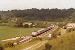 DB 111 005-5 (Bw München 1) mit einem Eilzug in Hagenacker im Altmühltal am 14. Juni 1984.