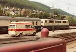 DB 111 010-5 (Bw München 1) mit E3006 (München-Nürnberg) im Bf Treuchtlingen am 14. Juni 1984.