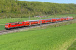 111 110 zieht den Zug München-Ingolstadt-Treuchtlingen am 25.4.26 bei Breitenfurt.