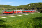 Etwas schöner ist die Lok 111 110 mit einer Leistung nach Treuchtlingen am 25.4.26 bei Dollnstein.