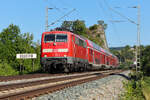 111 076 mit dem RB 16 in Richtung Treuchtlingen am 10.7.2026 bei Dollnstein.